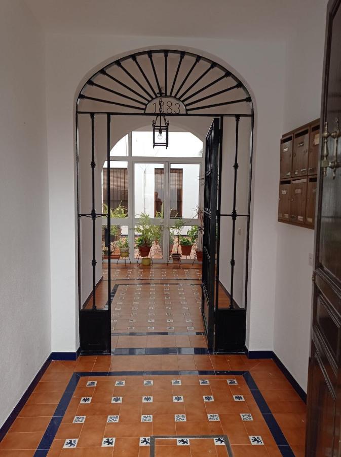 Fernan Caballero Carmona  Bagian luar foto